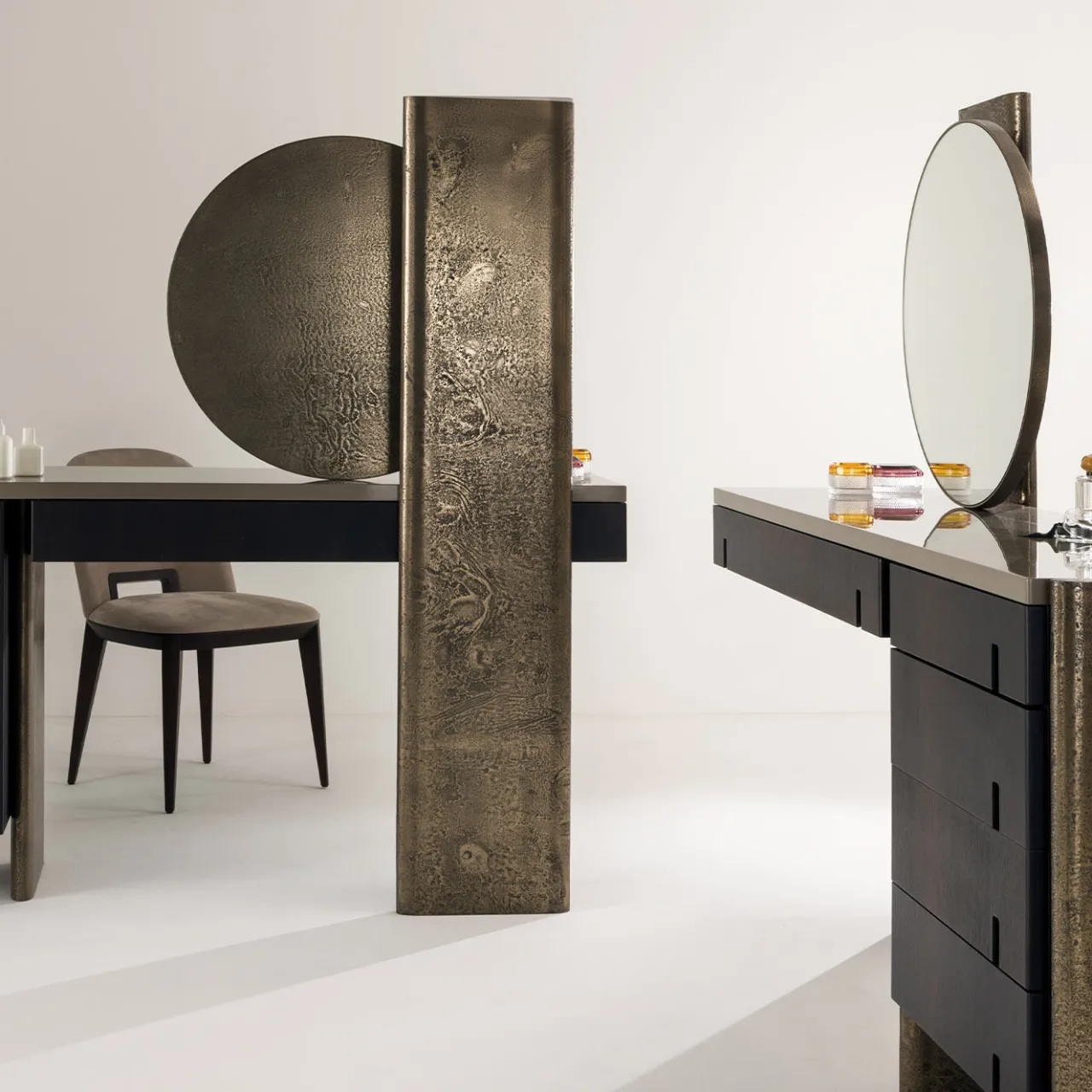 Laura Meroni Vanities<Outfit Vanity Console