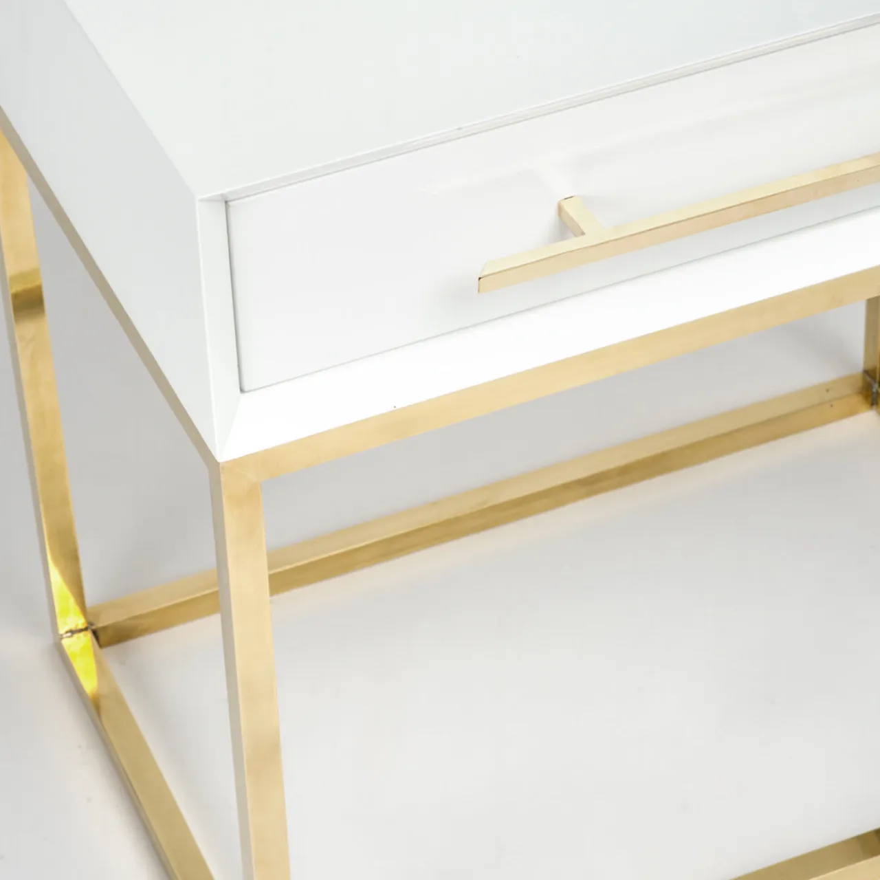 Tribute Nightstands<Piero White Side Table