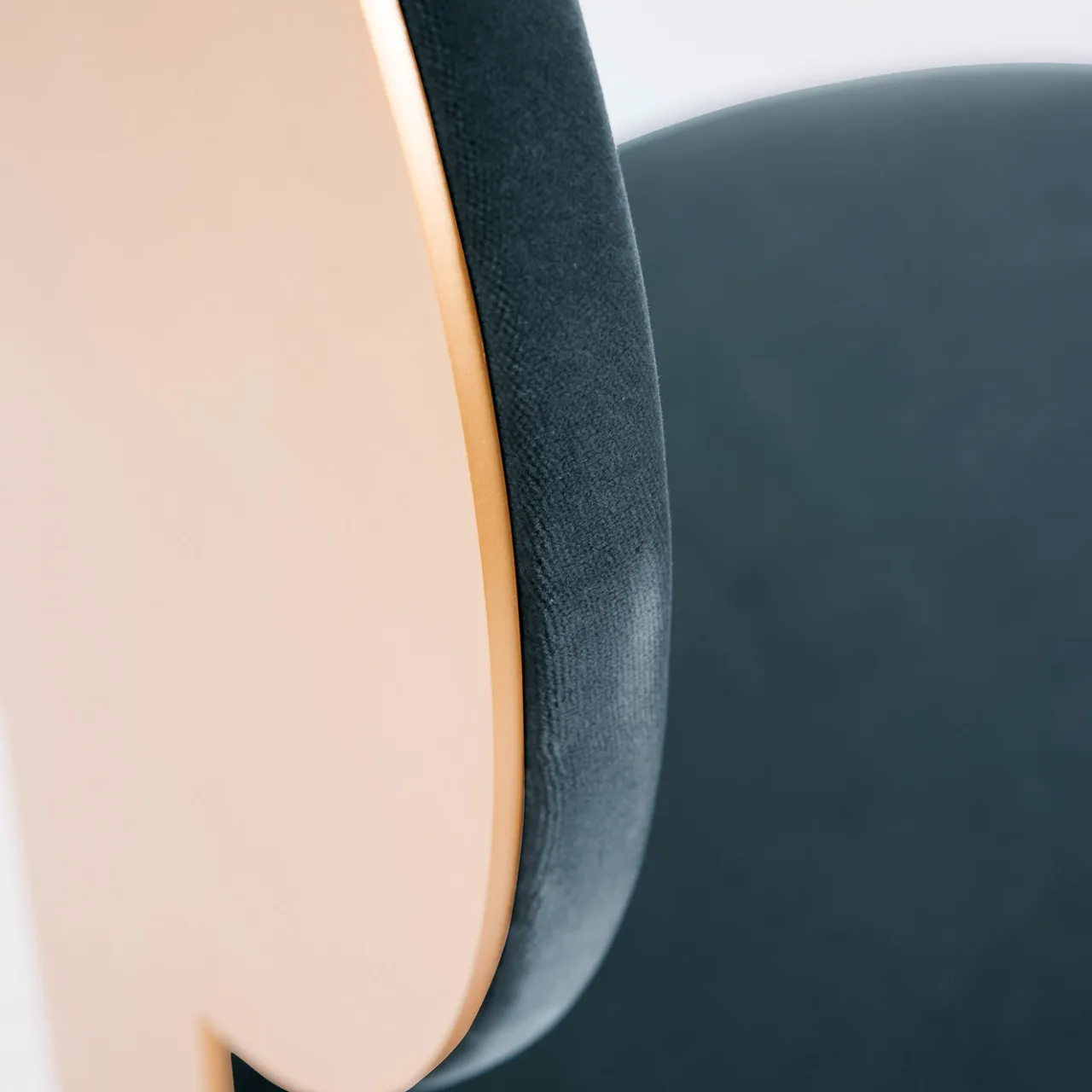 Secolo Lounge Chairs<pop gray velvet and satin brass metal chair
