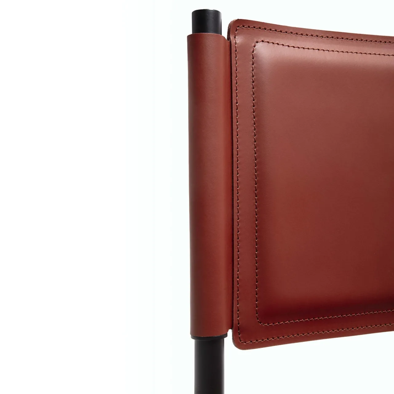 Enrico Pellizzoni Chairs<Pris Red Leather Chair