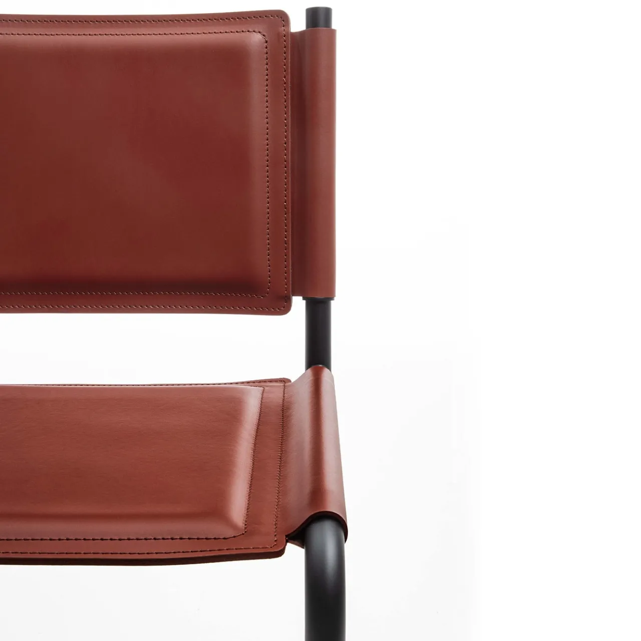 Enrico Pellizzoni Chairs<Pris Red Leather Chair