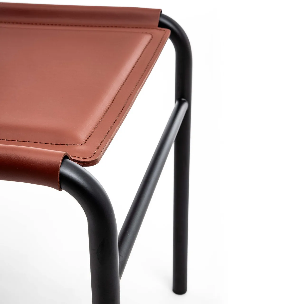 Enrico Pellizzoni Chairs<Pris Red Leather Chair