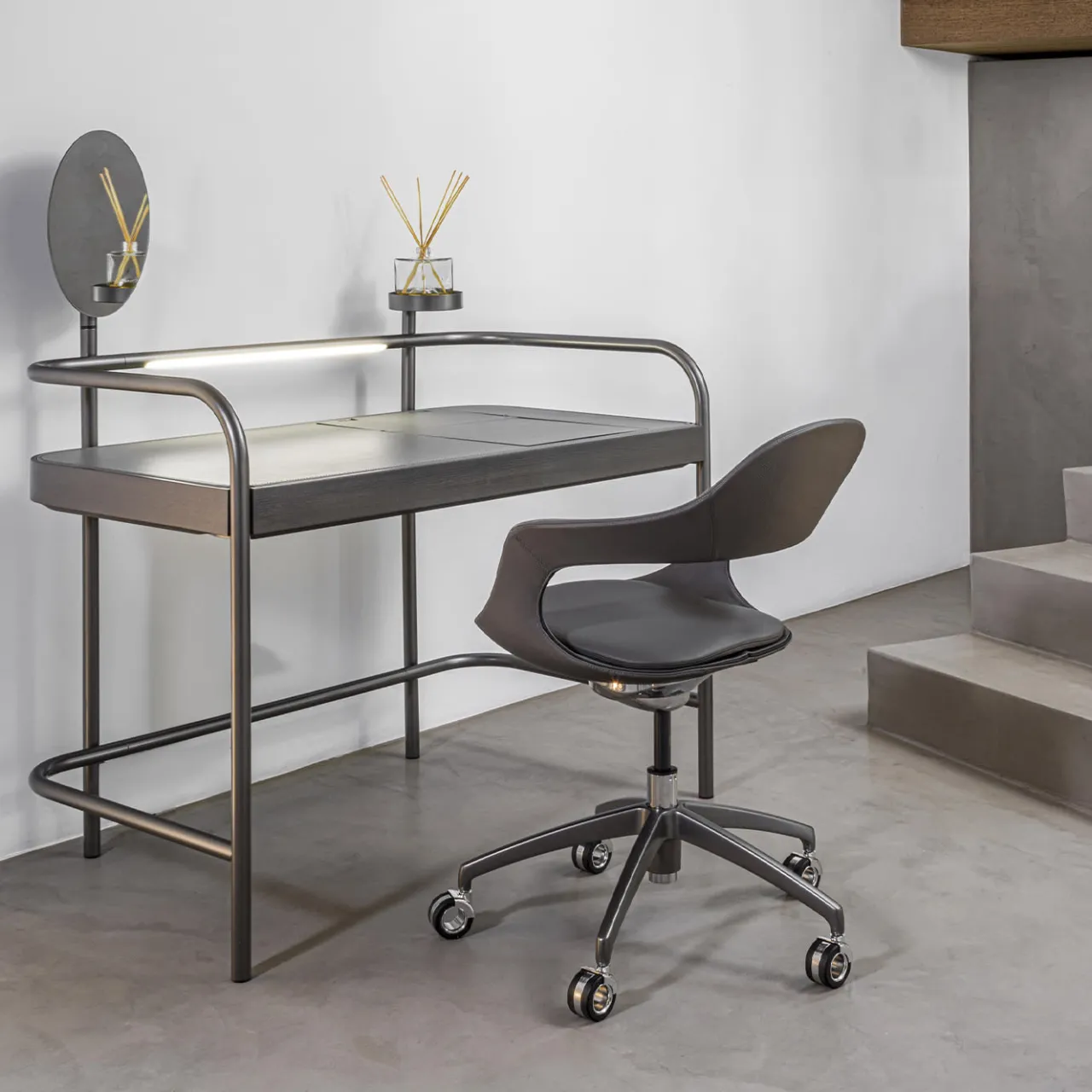 Enrico Pellizzoni Desk & Writing Tables<Raily Gray Writing Desk