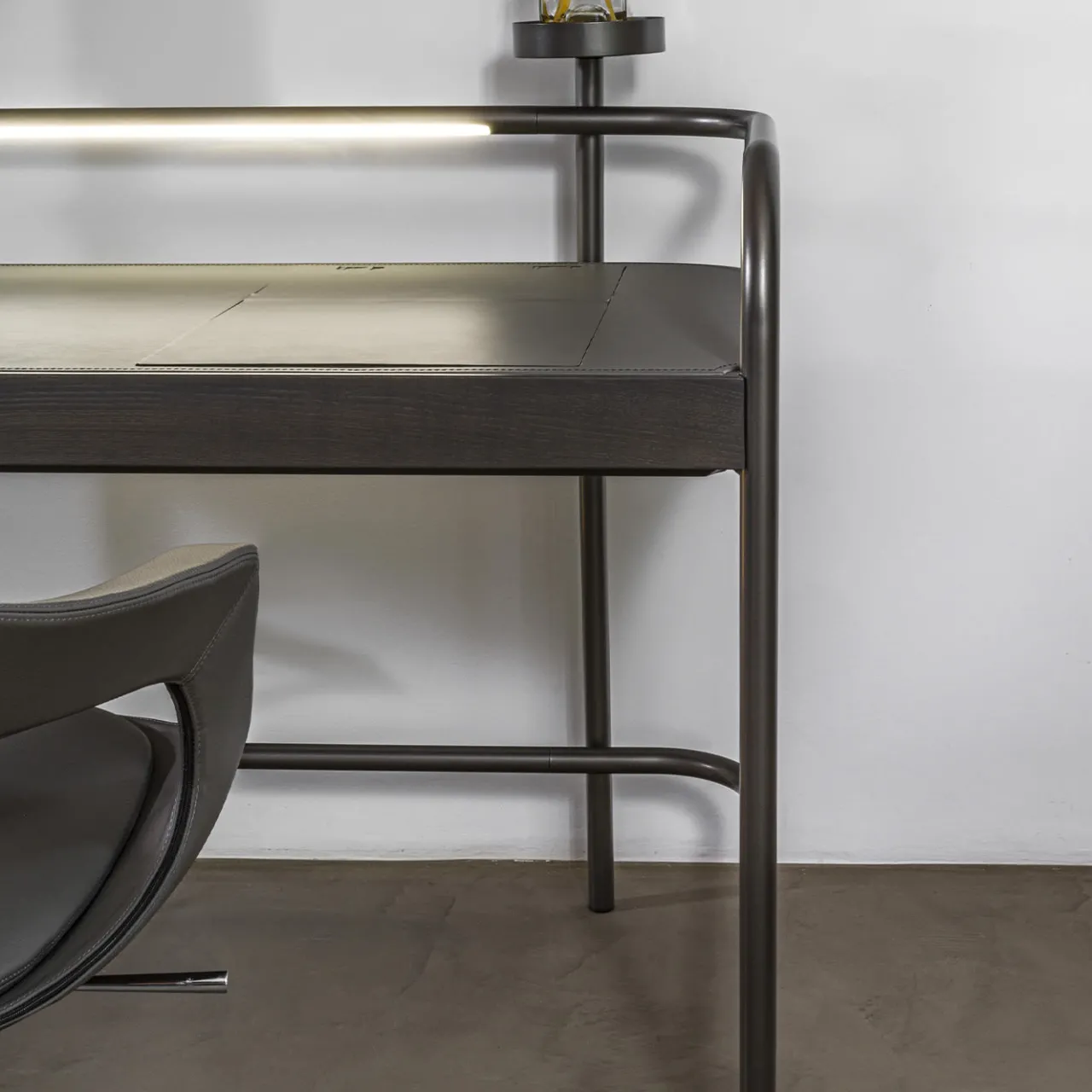 Enrico Pellizzoni Desk & Writing Tables<Raily Gray Writing Desk