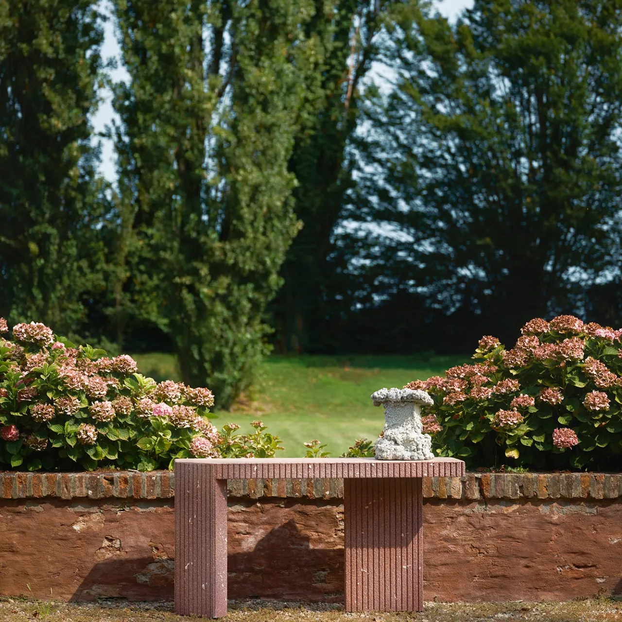Cimento Consoles<Red Zaccaria Console Design By Patricia Urquiola
