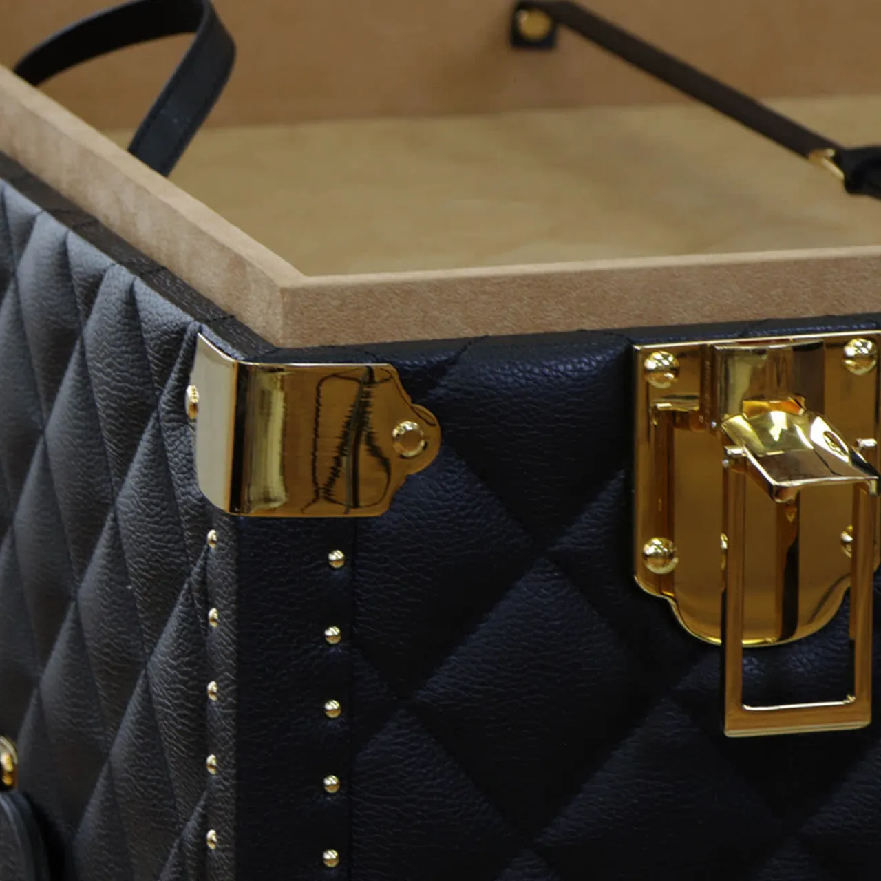 Terrida Trunks<Regale Quilted Blue & Gold Leather Trunk