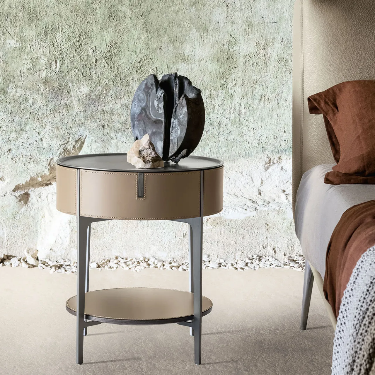 Alivar Nightstands<Round Bedside Table by Giuseppe Bavuso