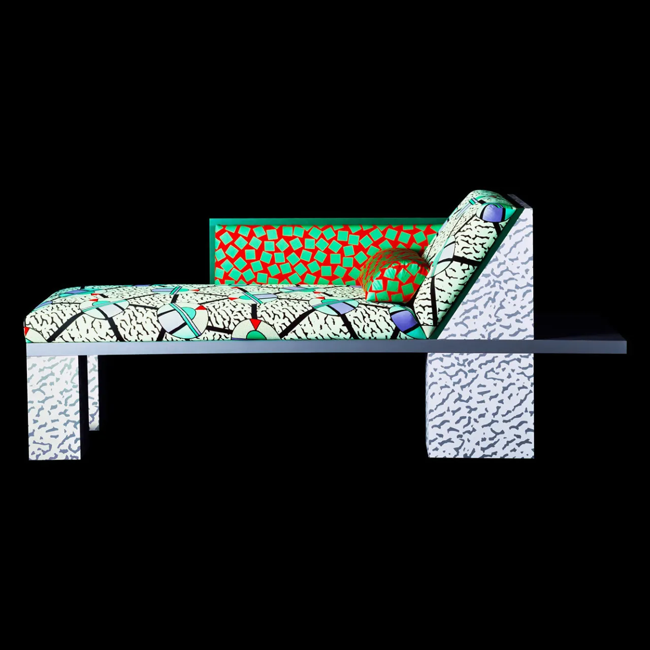 Memphis Chaises<Royal Sofa by Nathalie Du Pasquier - Milano