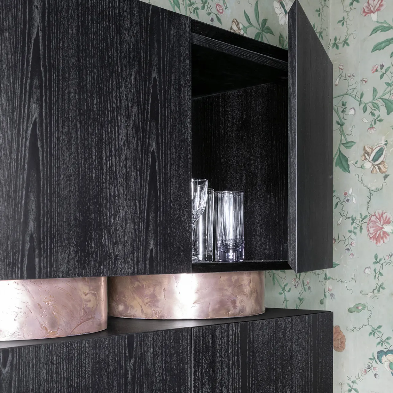 Somaschini Cabinets<Rubik Black Cabinet by Dainelli Studio