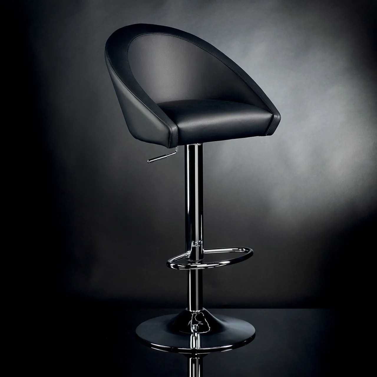 VGnewtrend Bar Stools<Rusty Black Leather Bar Stool
