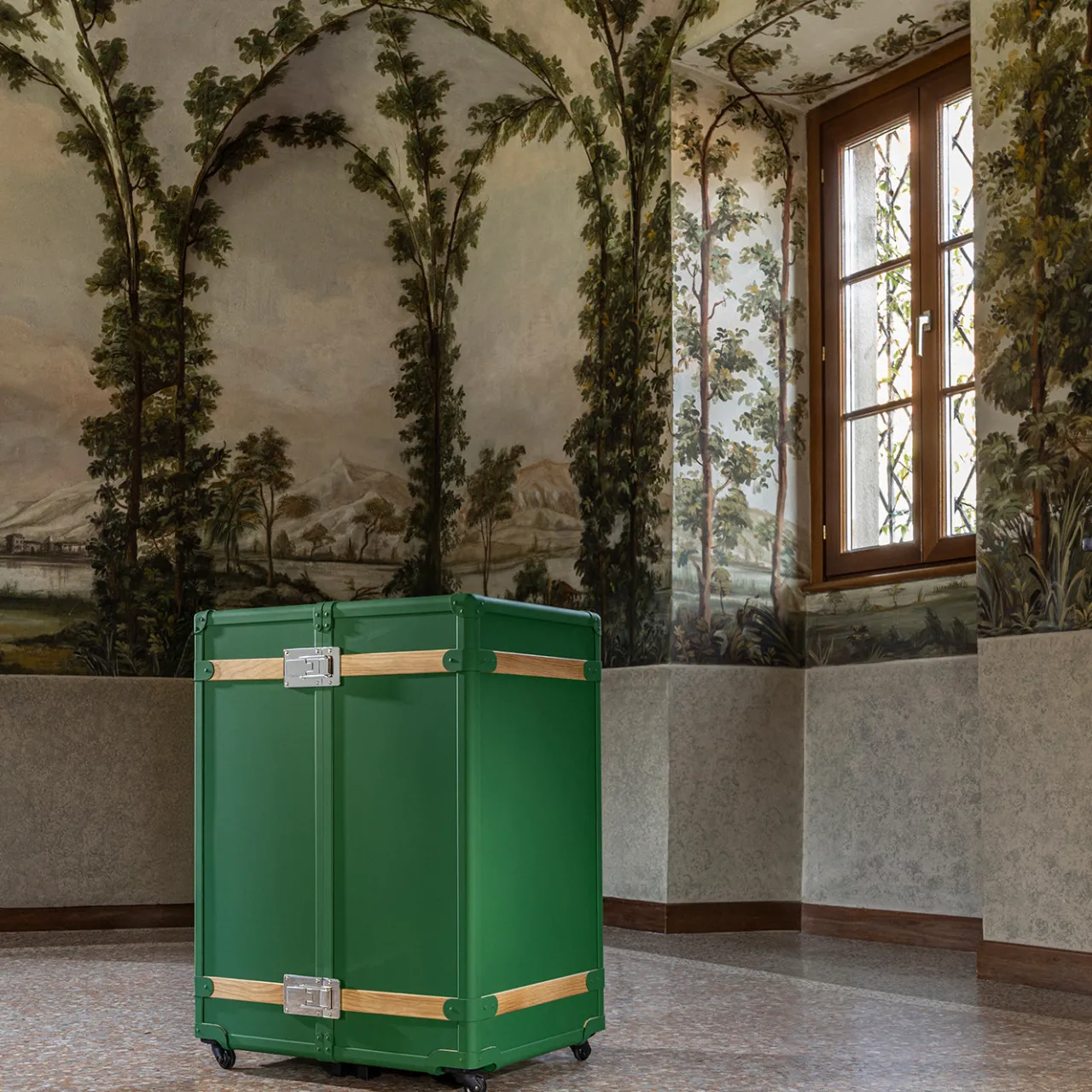 laErre Trunks Trunks<Saint-Tropez Green Wardrobe Trunk with Oak Inserts