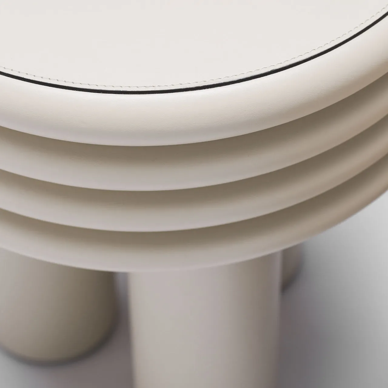 Giobagnara Side Tables<Scala White Tall Round Side Table