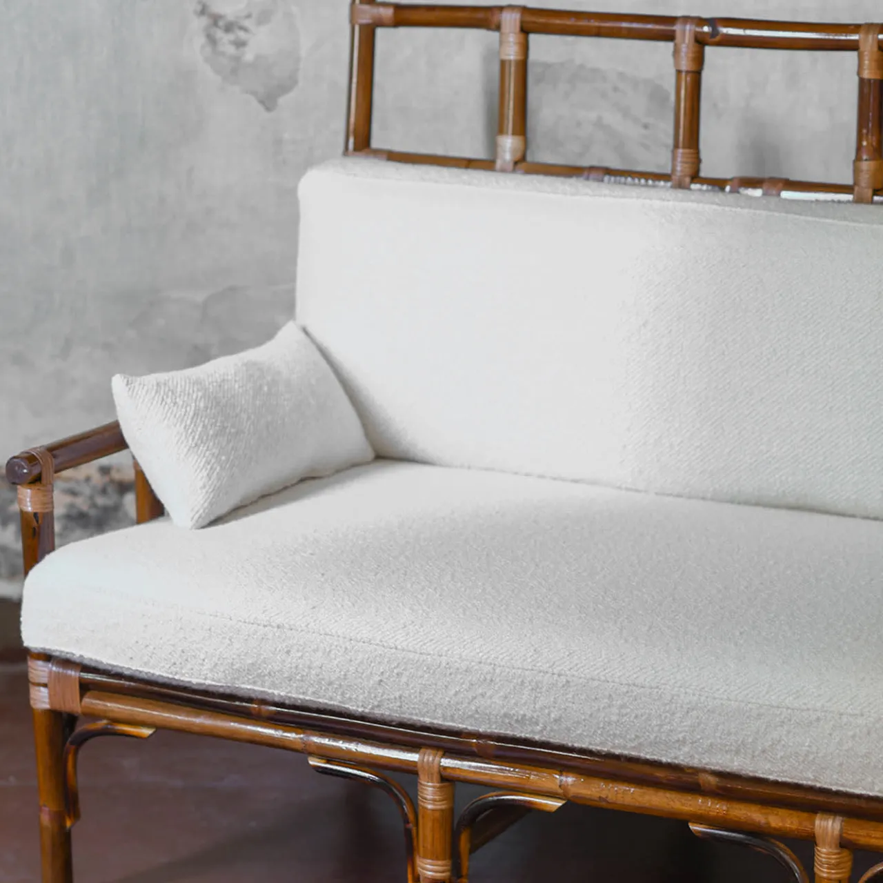 Molto Collectibles Benches<2-Seater White Dedar Fabric & Bamboo Bench
