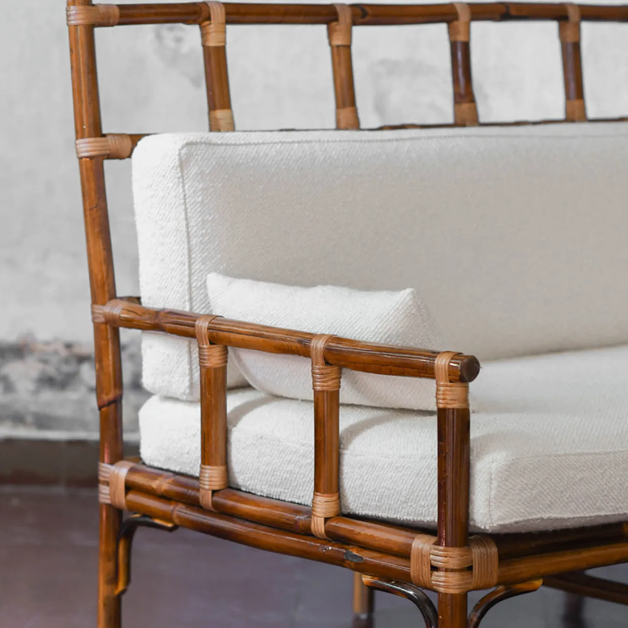 Molto Collectibles Benches<2-Seater White Dedar Fabric & Bamboo Bench