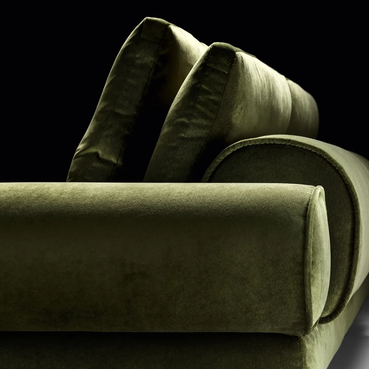 Black Tie Sofas<Sebastian Green Sofa