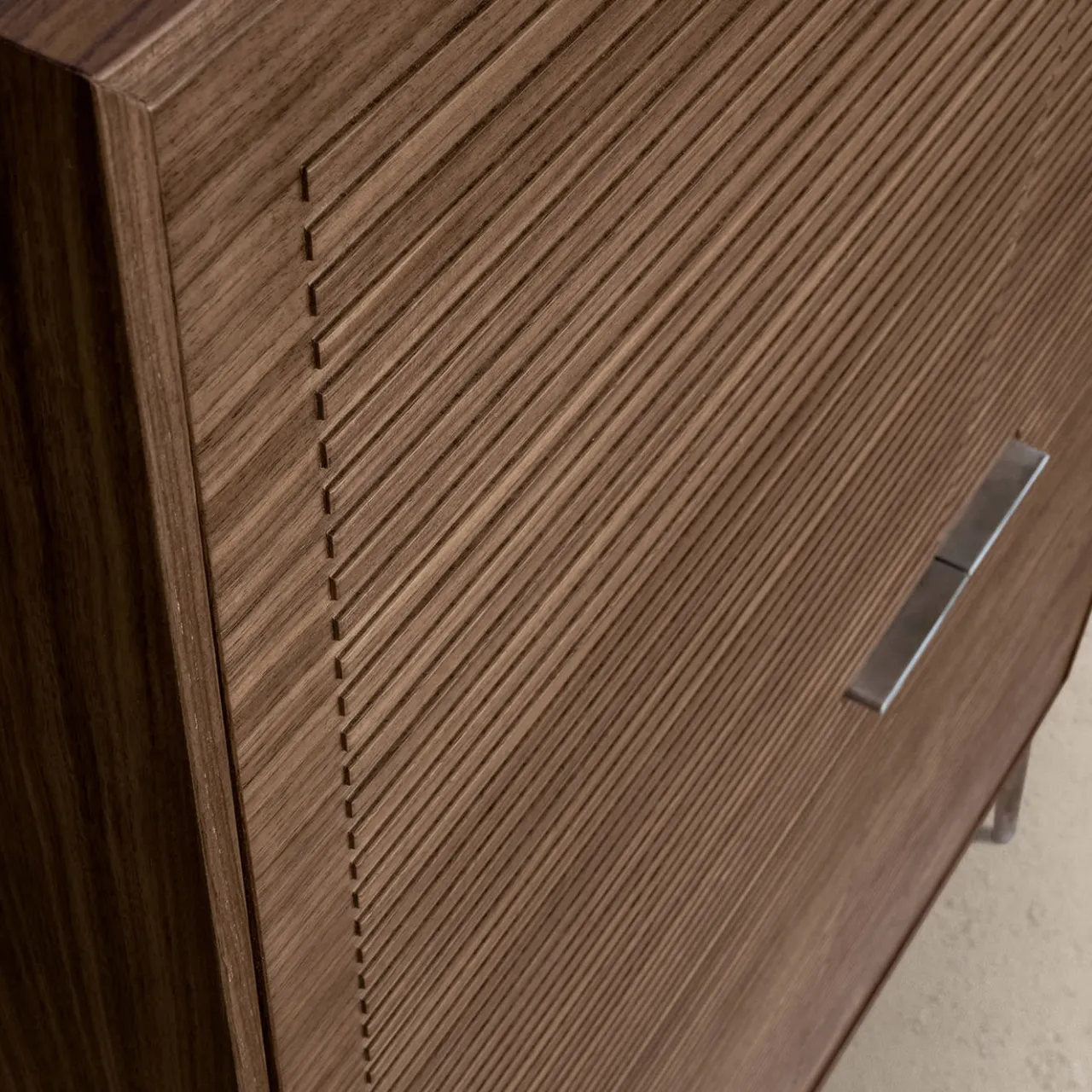 Alivar Bar Cabinets<Shake Walnut Bar Cabinet by Giuseppe Bavuso
