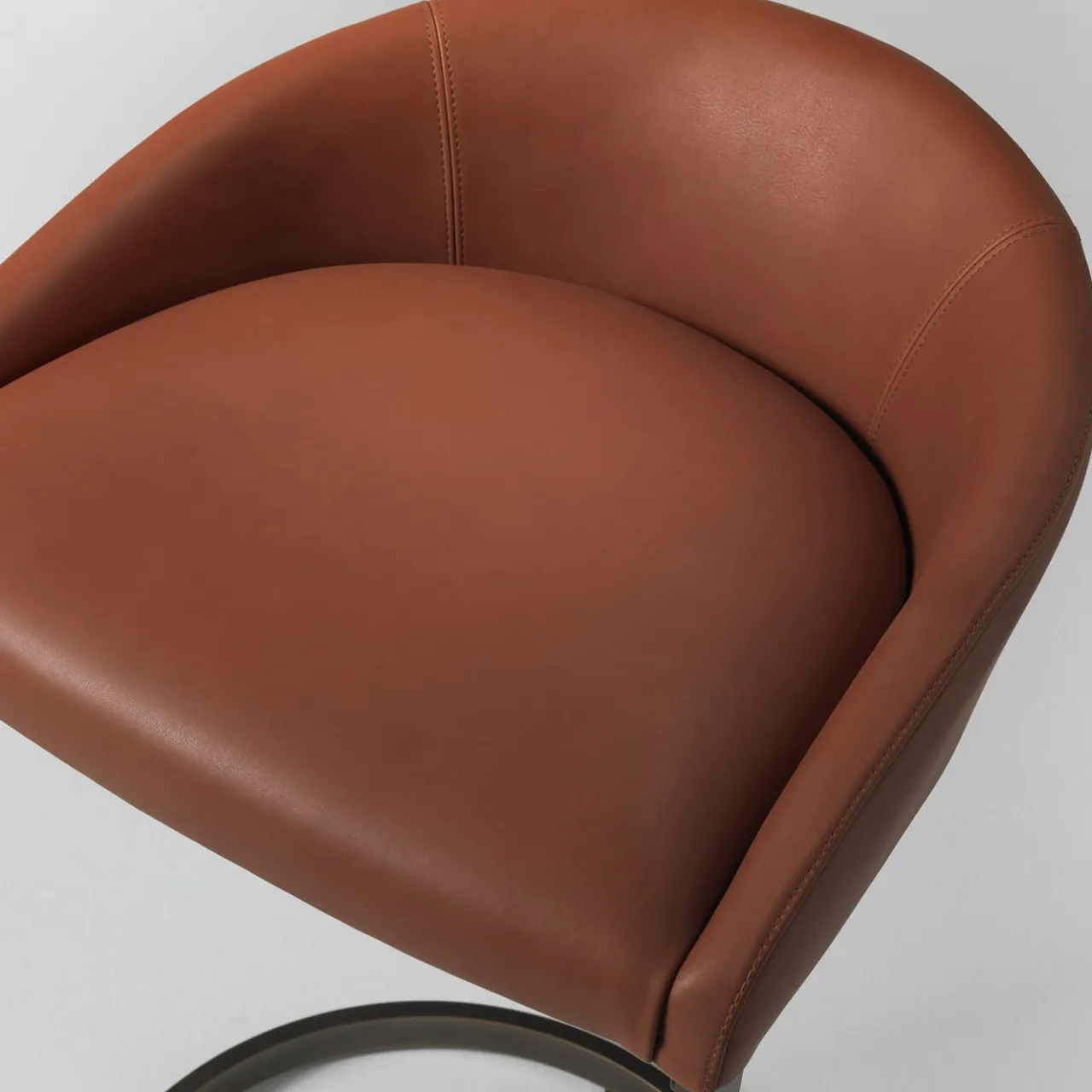 Emmemobili Bar Stools<Sign brown leather with bronze finish brass base high stool