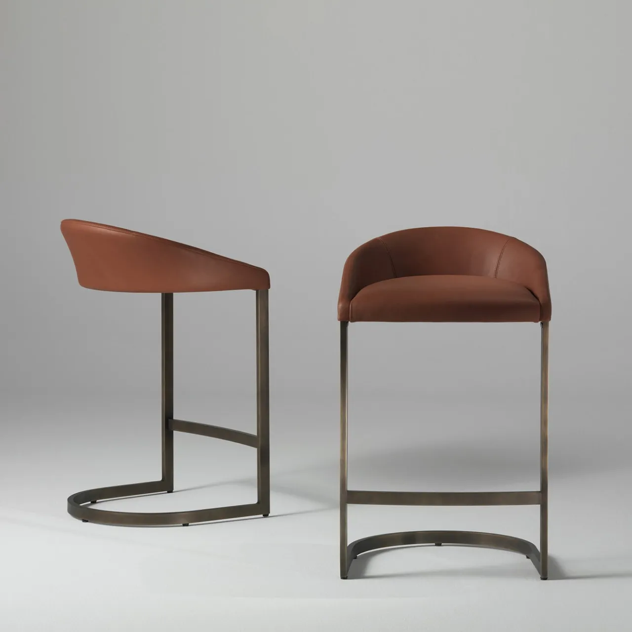 Emmemobili Bar Stools<Sign brown leather with bronze finish brass base high stool
