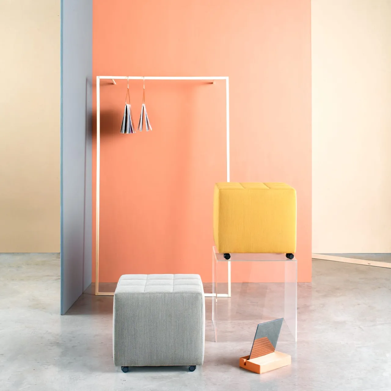 Sitia Ottomans & Poufs<SigPouf Mango with wheels