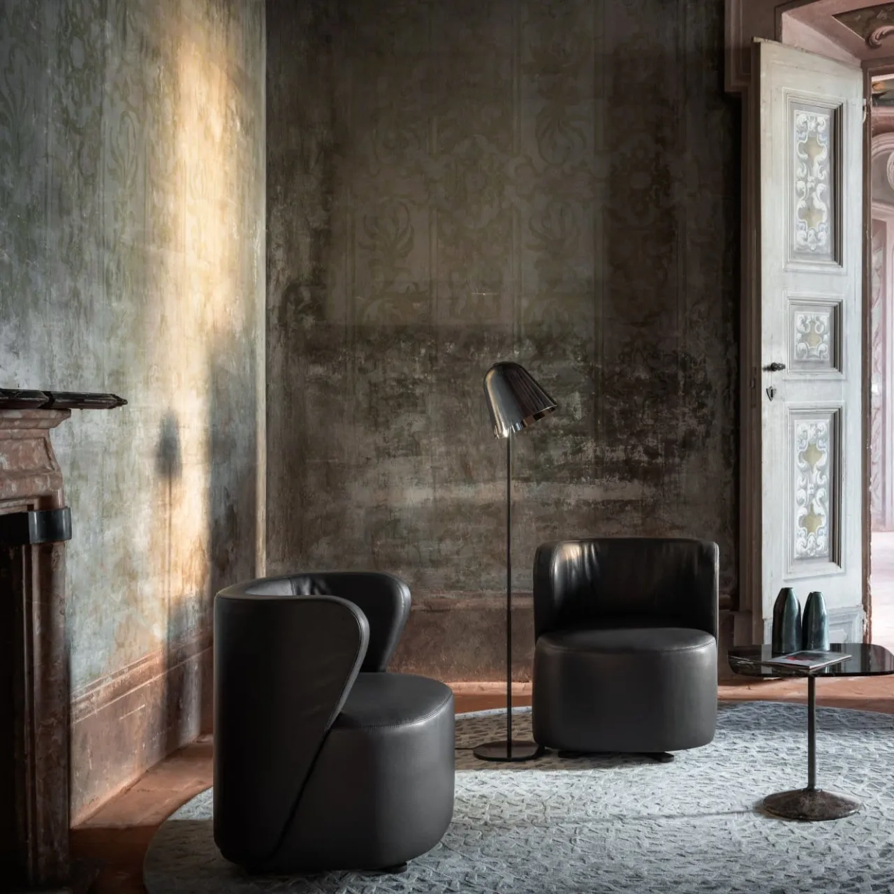 Ghidini 1961 Armchairs<Spritz Swivel Black Leather Armchair by Lorenza Bozzoli