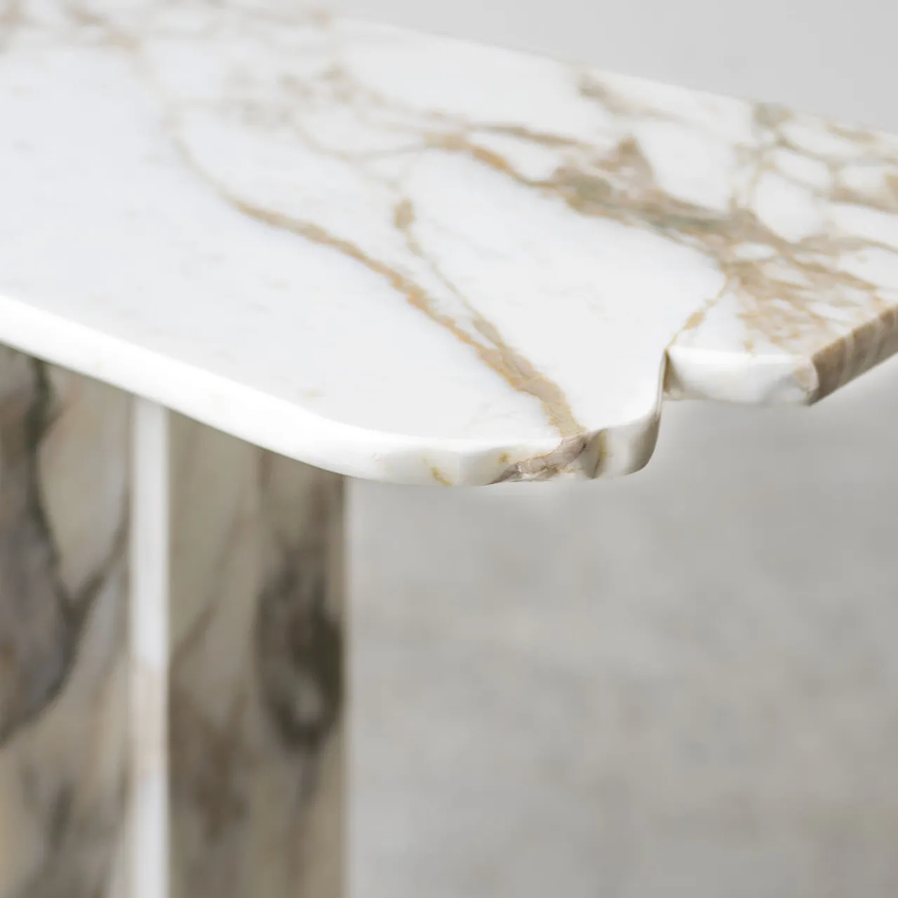 Stone Stackers Consoles<SSC103 Calacatta Oro Marble Console