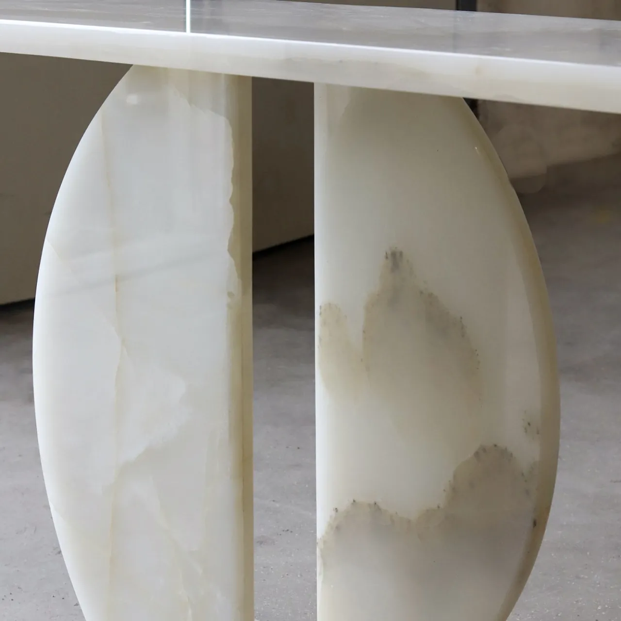 Stone Stackers Consoles<SSC105 Onyx Marble Sculptural Console