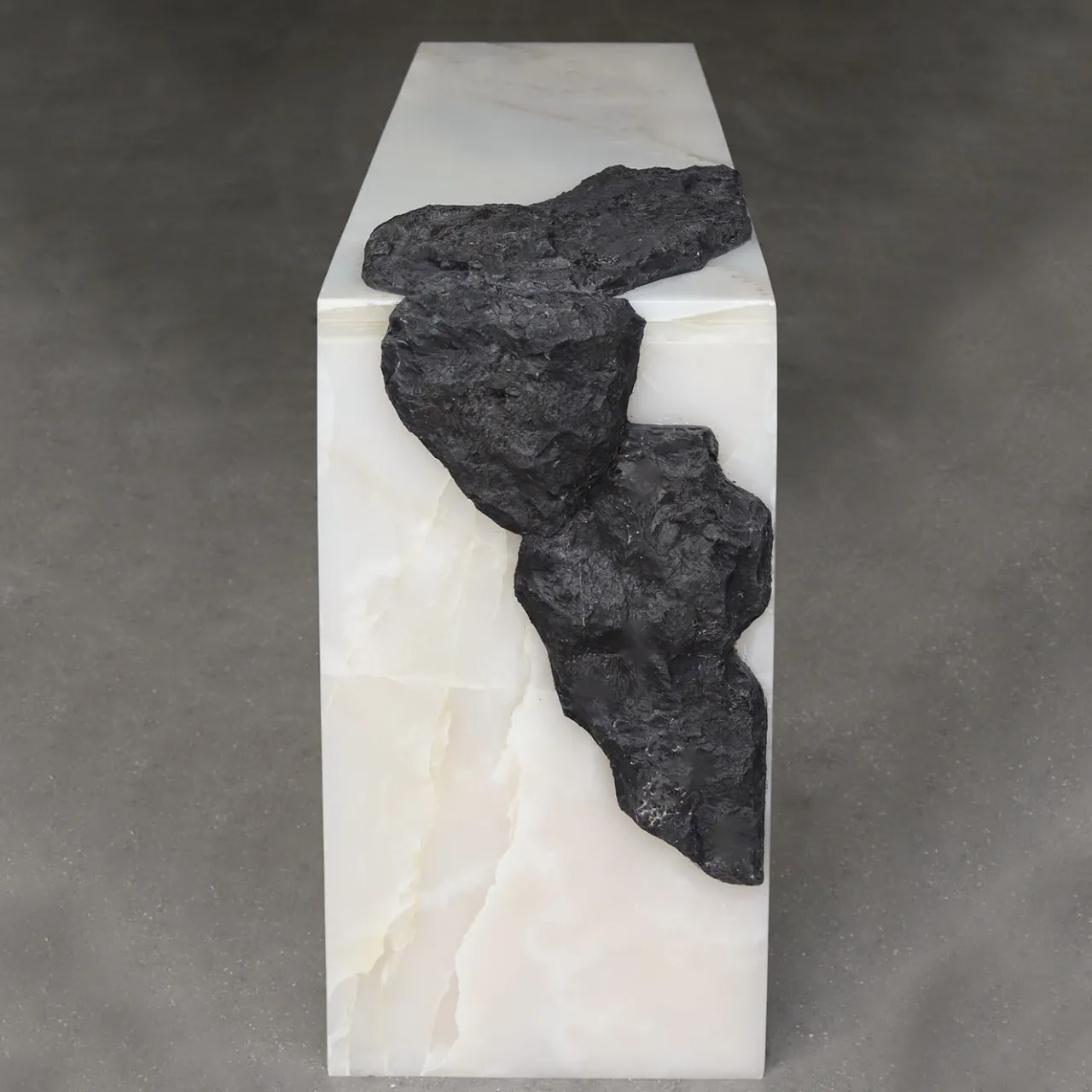 Stone Stackers Consoles<SSC106 White Onyx Console