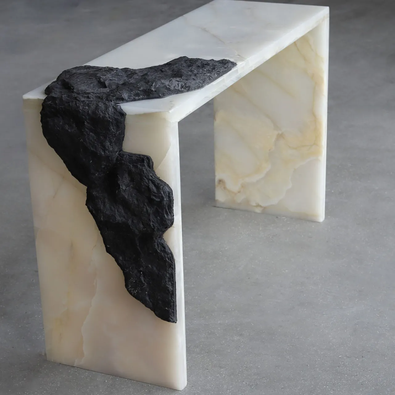 Stone Stackers Consoles<SSC106 White Onyx Console