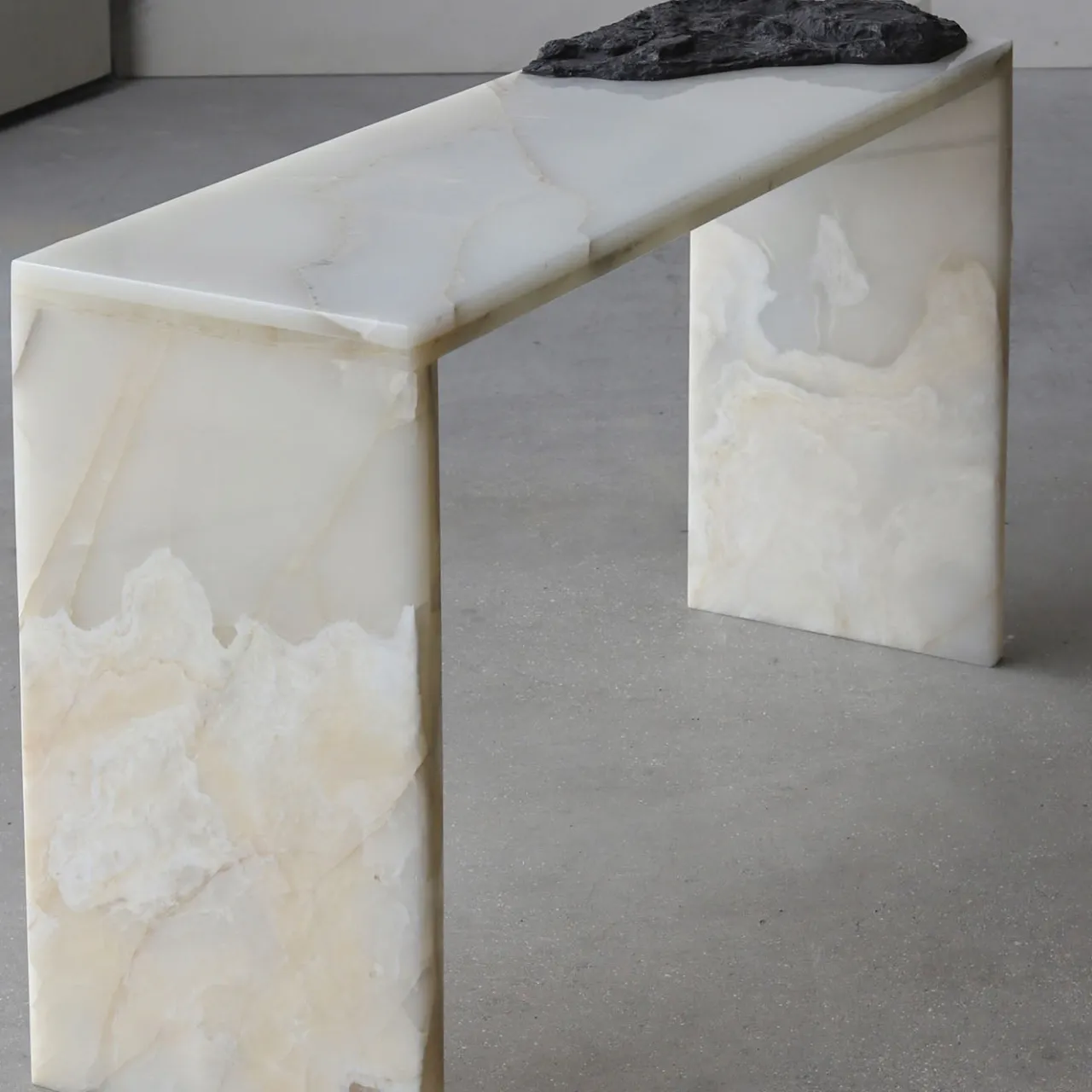 Stone Stackers Consoles<SSC106 White Onyx Console