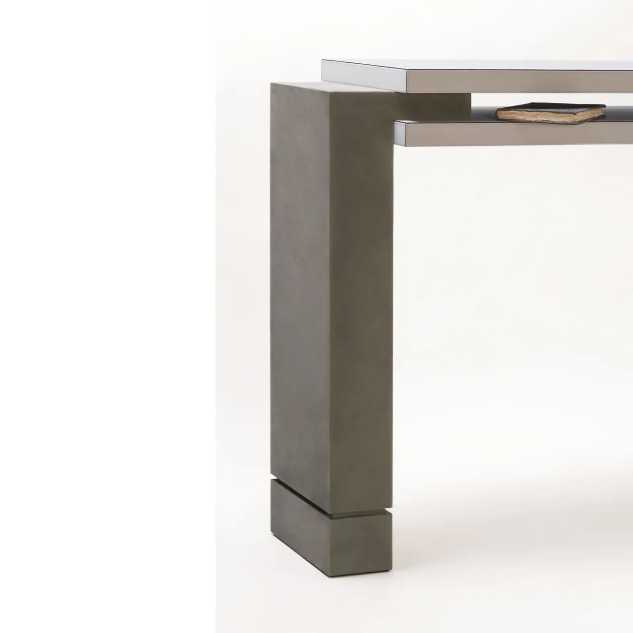 Giobagnara Consoles<Stratos Leather Console