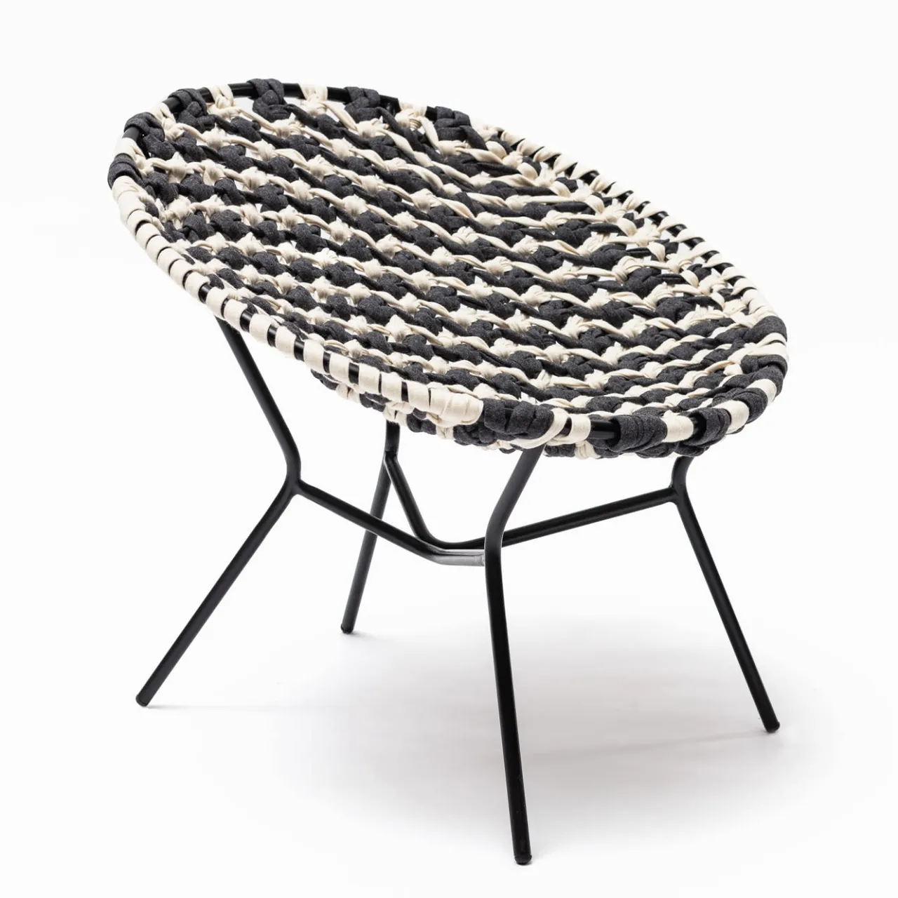 Craafts Lounge Chairs<T3 Indoor Black&White Chair