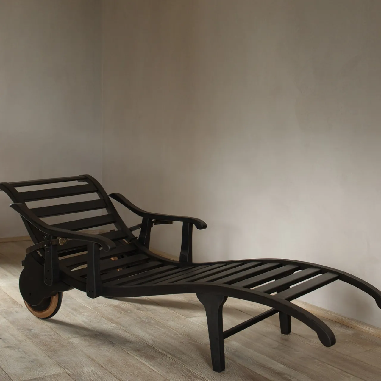 B.B. for Reschio Outdoor Chaises & Daybeds<The Corsini Recliner