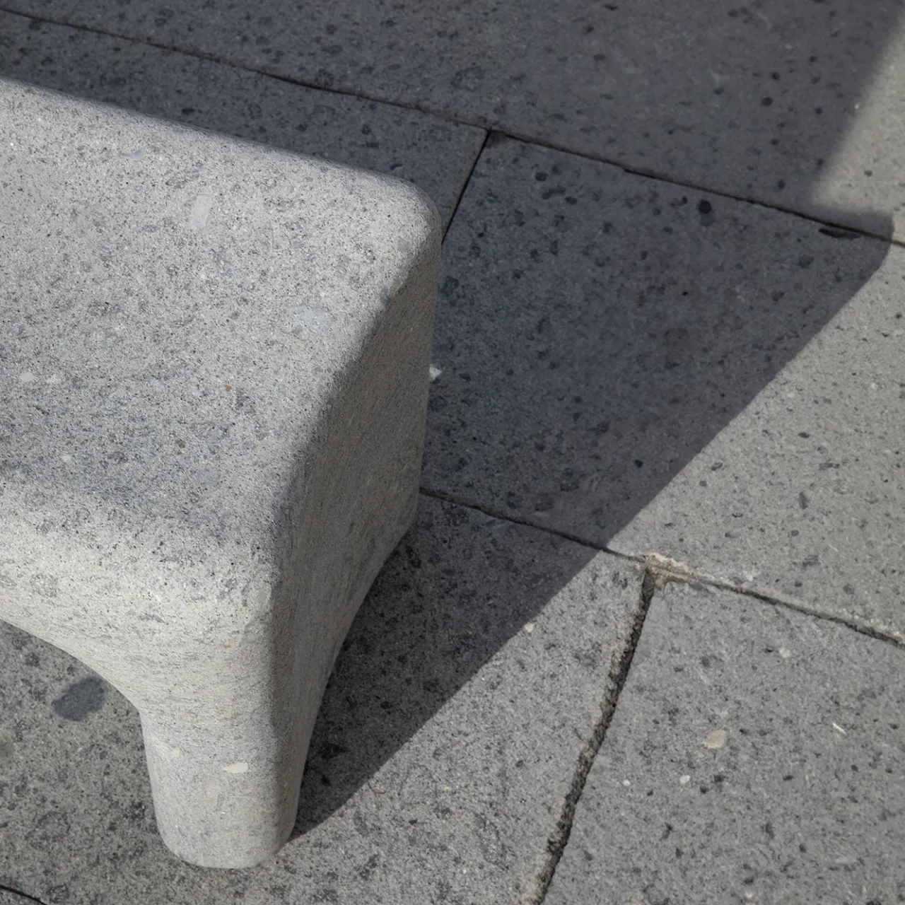 Veltha Outdoor Stone Design Outdoor Sofas & Benches<Tinia gray peperino stone outdoor bench