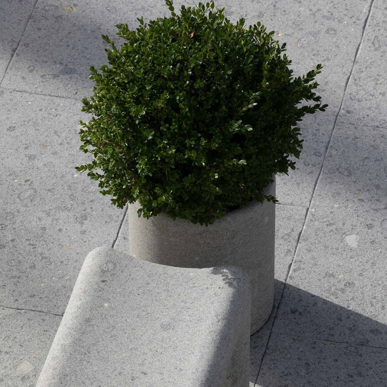 Veltha Outdoor Stone Design Outdoor Sofas & Benches<Tinia gray peperino stone outdoor bench
