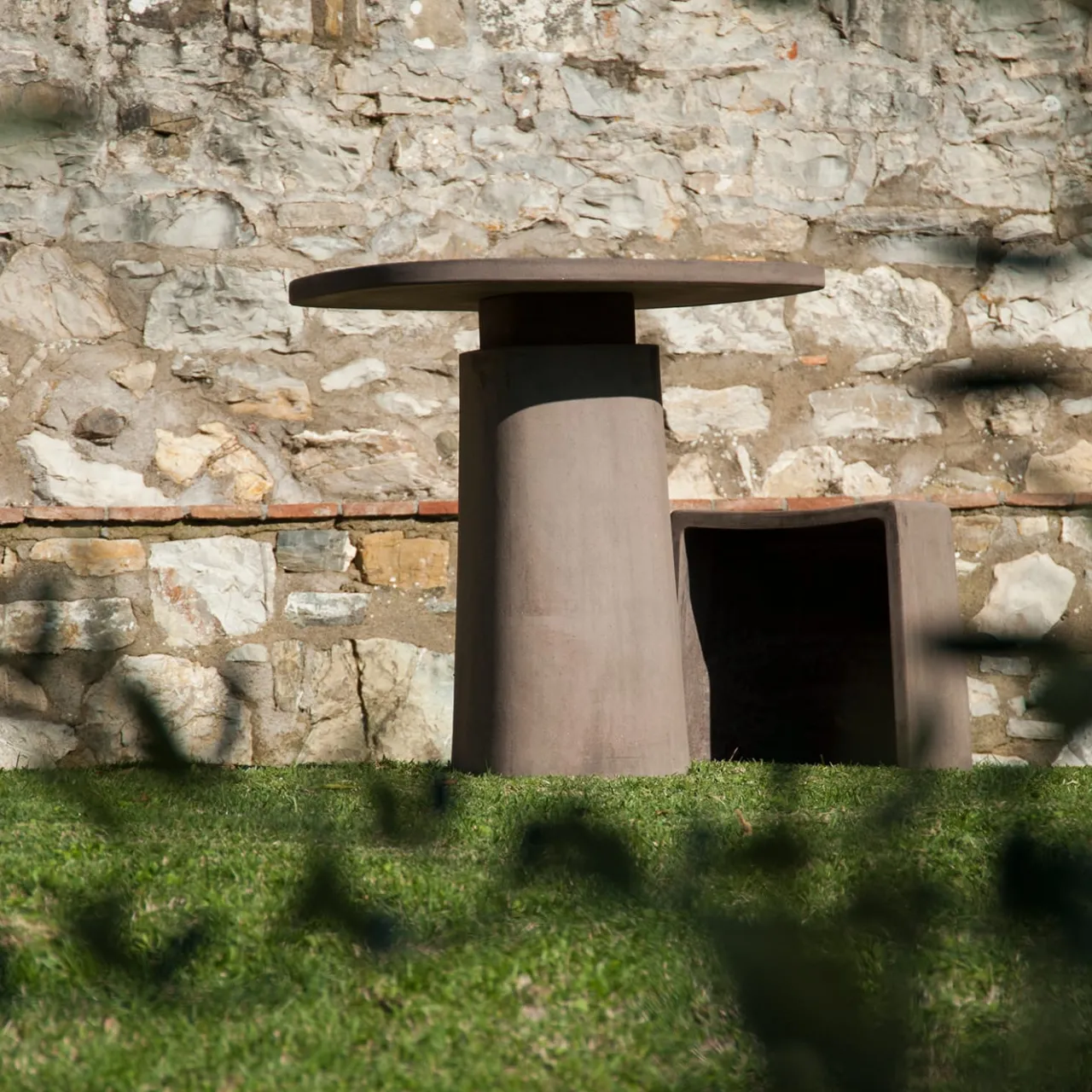 Internoitaliano Outdoor Dining Tables<Tobacco Set of Gioi Table and 2 Cave Stools