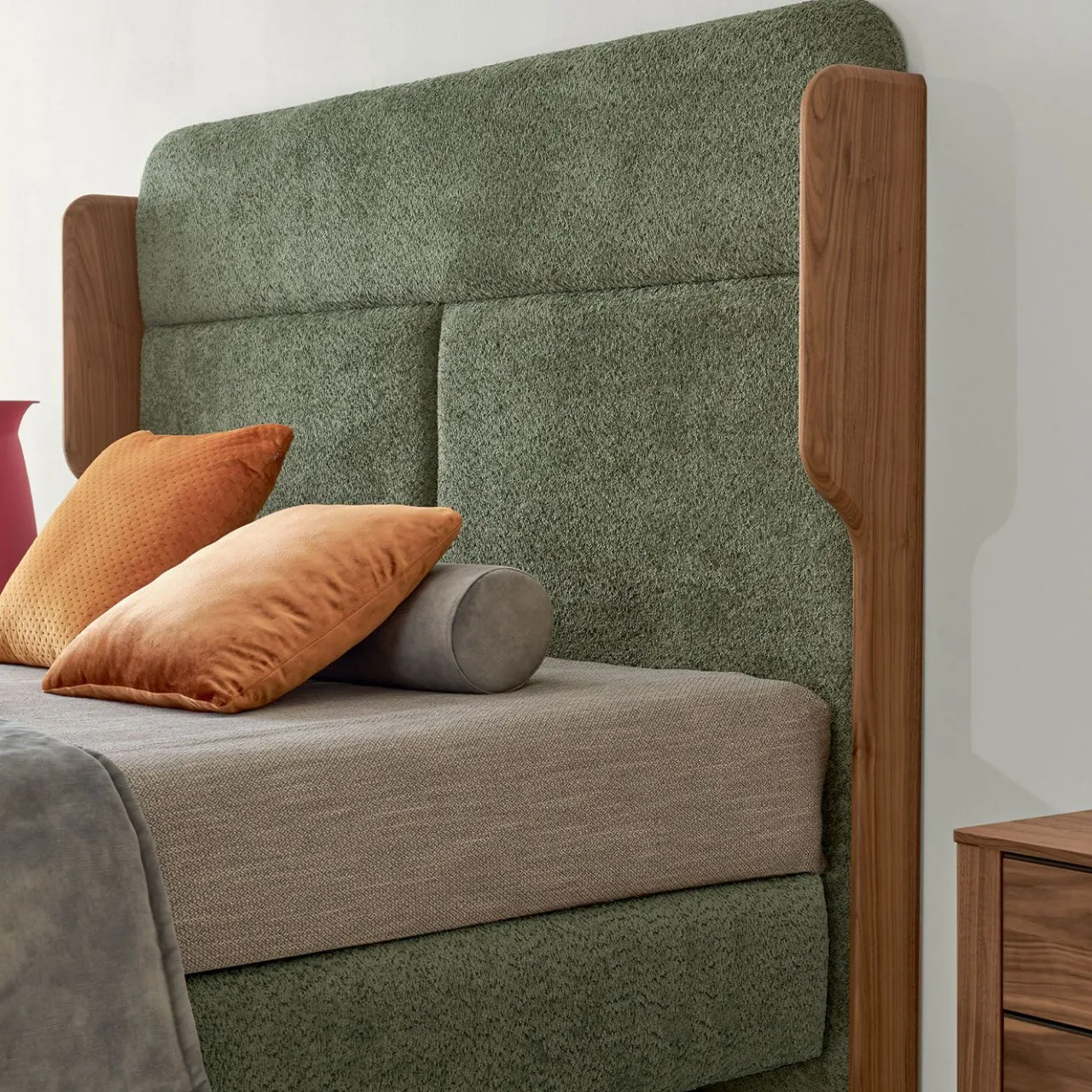 Modesign Beds<Tobia Olive Bouclé Bed with Canaletto Walnut Frame