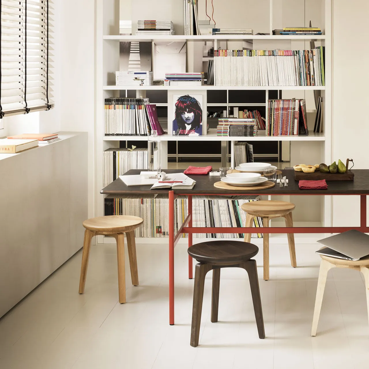 TRUE Stools<Tod Beige Low Stool