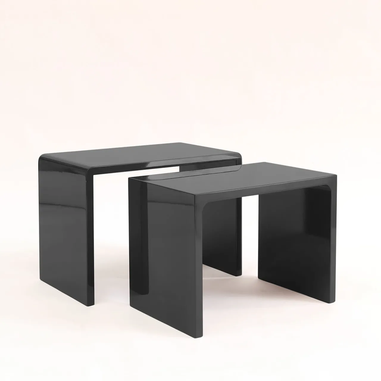 Giordano Viganò Nesting Tables<Twin Black Lacquered Nesting Tables