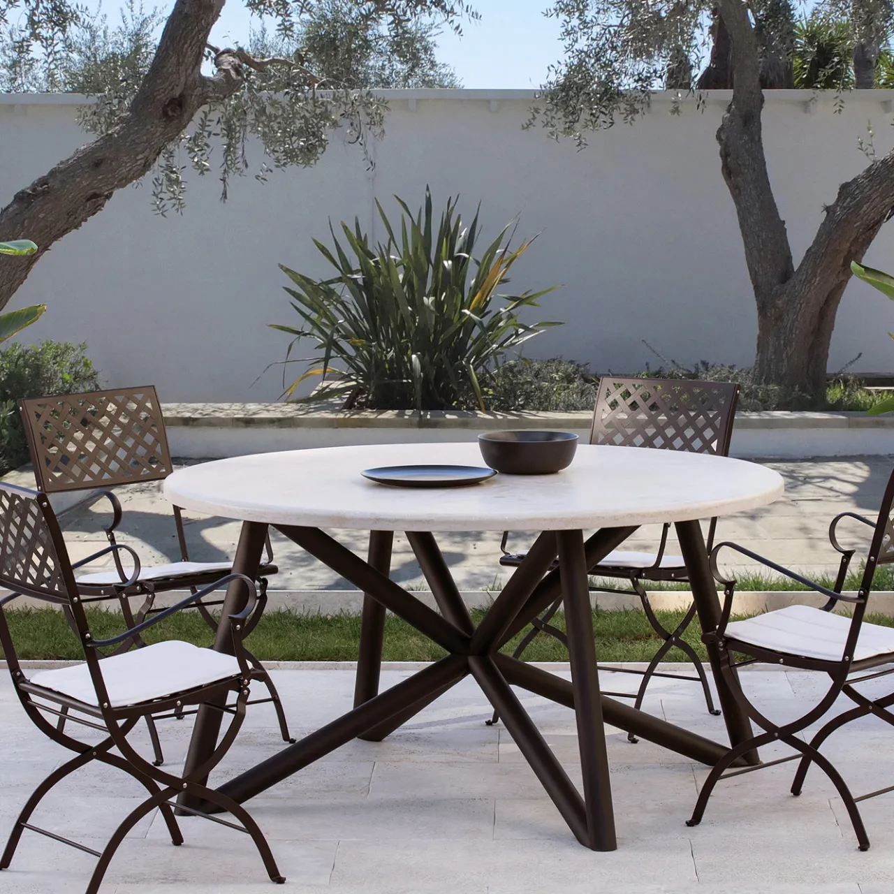 Veltha Outdoor Stone Design Outdoor Dining Tables<Uni 150 beige travertine stone outdoor dining table