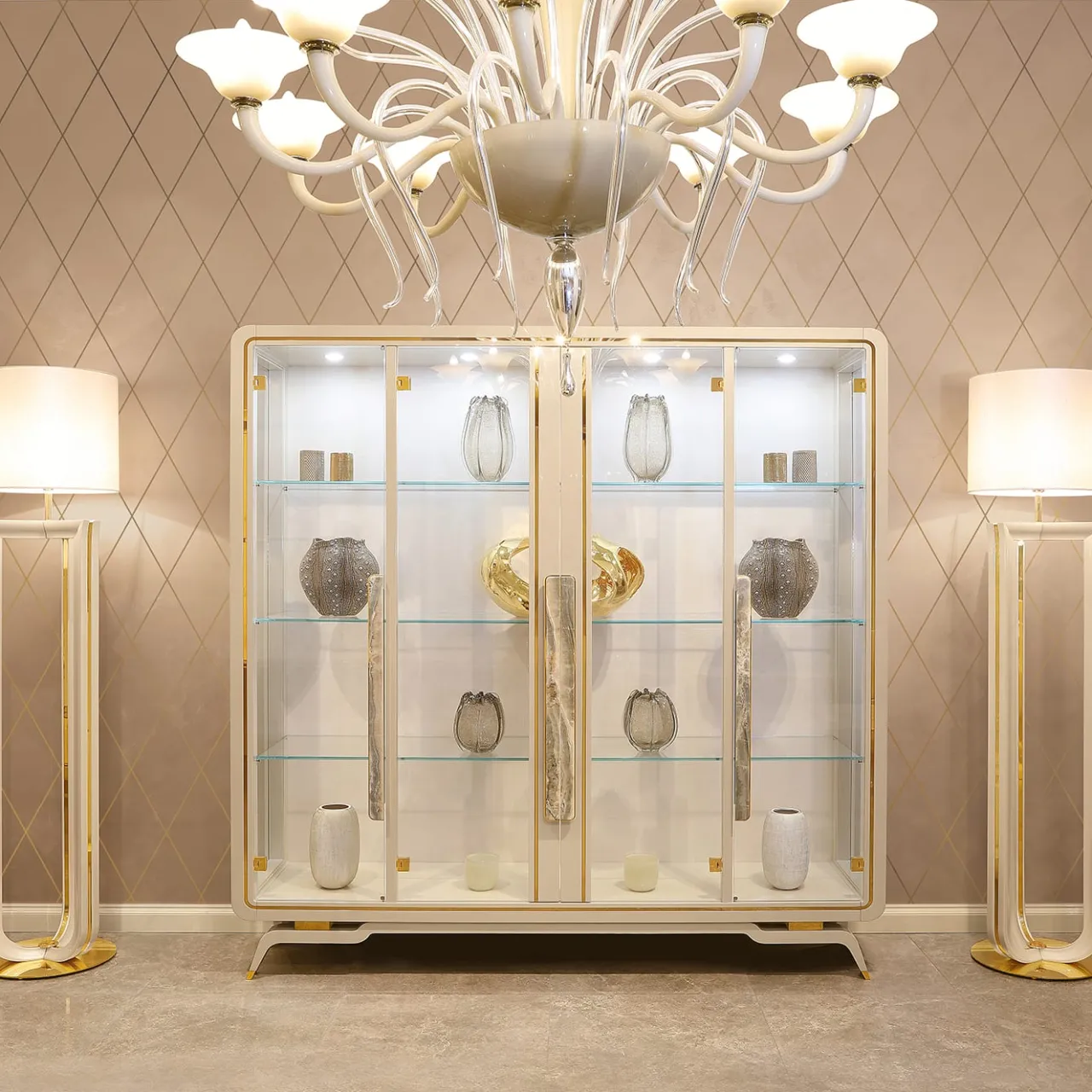 ReDéco Cabinets<Unique Pearl Cappuccino Wood & Glass Showcase