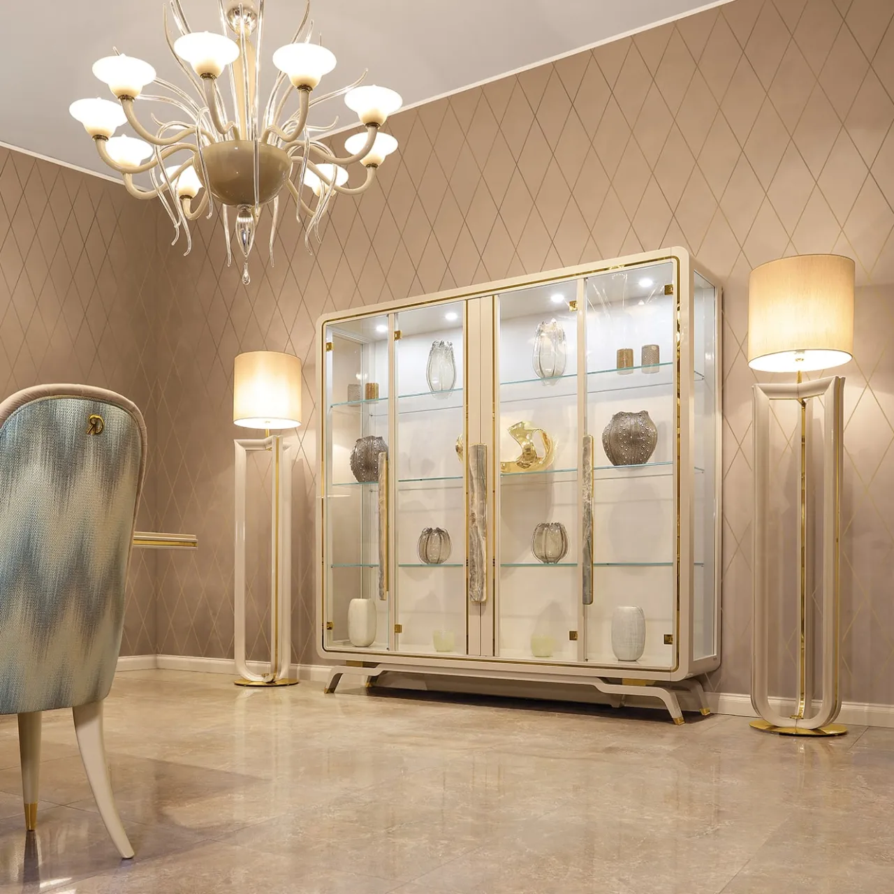 ReDéco Cabinets<Unique Pearl Cappuccino Wood & Glass Showcase