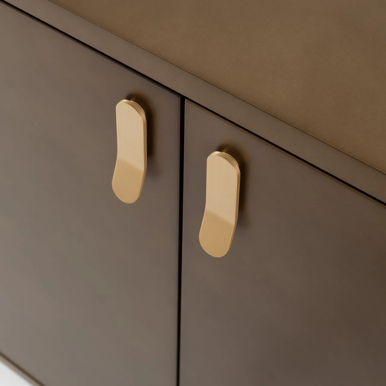 Morica Design Bar Cabinets<Universe 2-Door Bronze Bar Cabinet with Brass Details