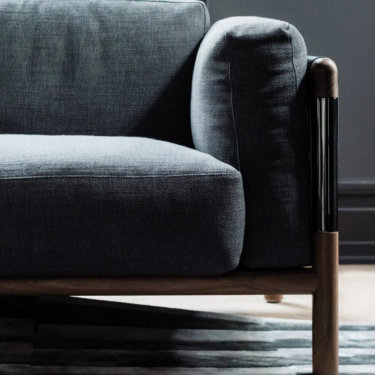 Giorgetti Sofas<Urban Gray Walnut Sofa with Metal Details