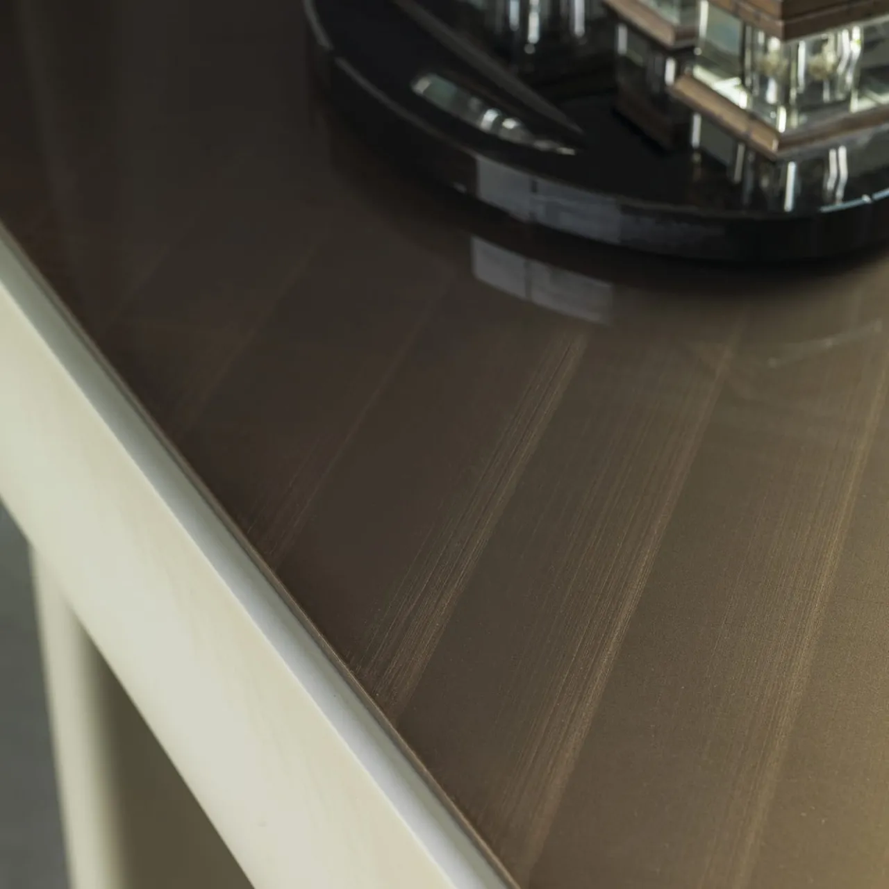 ReDéco Vanities<Vanity Loop Table with Metal Top