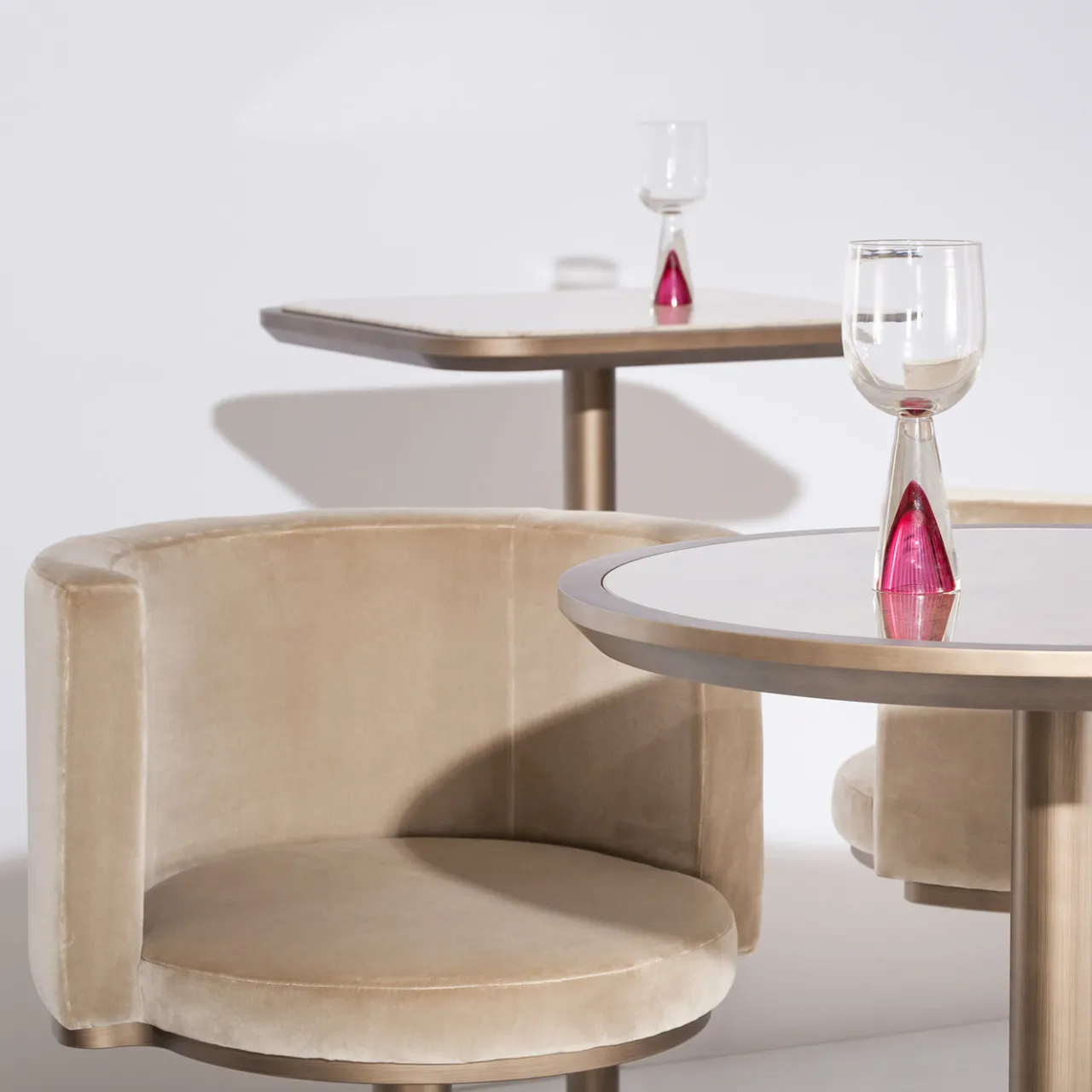 UNO Contract Bar Stools<Virna Taupe Velvet Swivel Bar Stool With Backrest