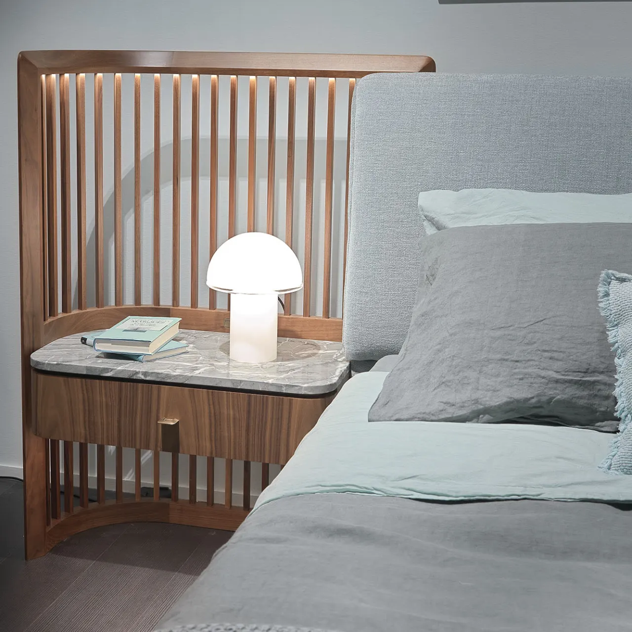 Annibale Colombo Beds<Walnut Bed With Built-In Nightstands & Upholstered Bed Frame