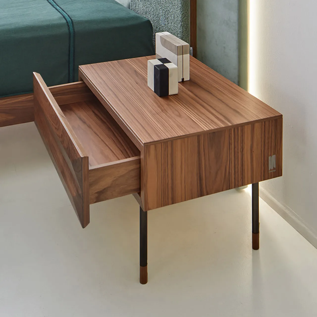 Modesign Nightstands<York Big Nightstand