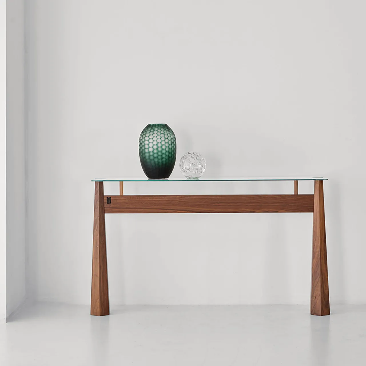 Modesign Consoles<York Glass Console