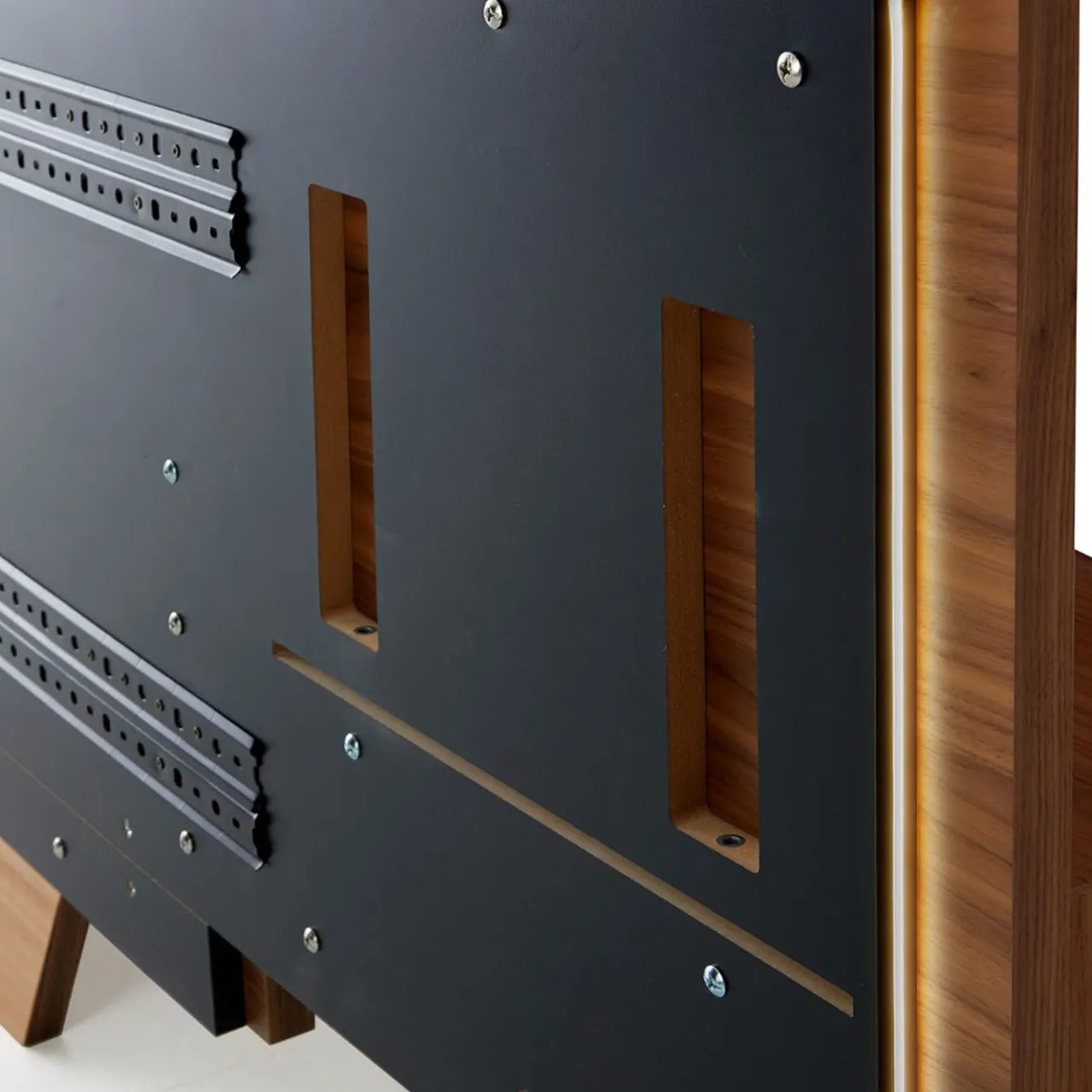 Modesign Beds<York Soft Stone Leather & Canaletto Walnut Double Bed