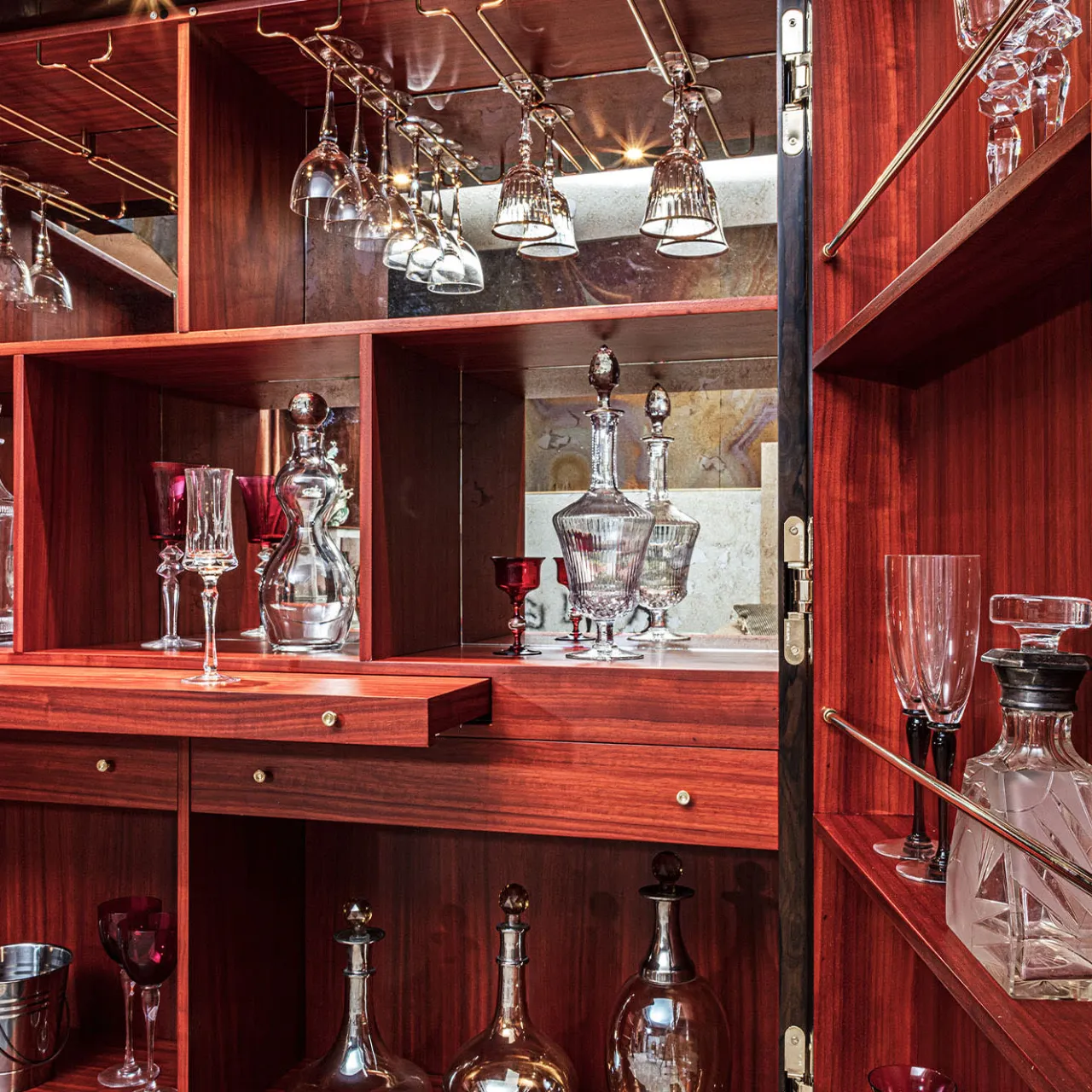 Provasi Bar Cabinets<Zircote Bar Cabinet